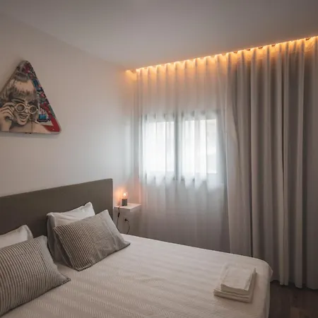 Paredes Surf House Hostel