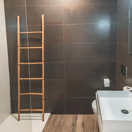 Paredes Surf House Hostel *