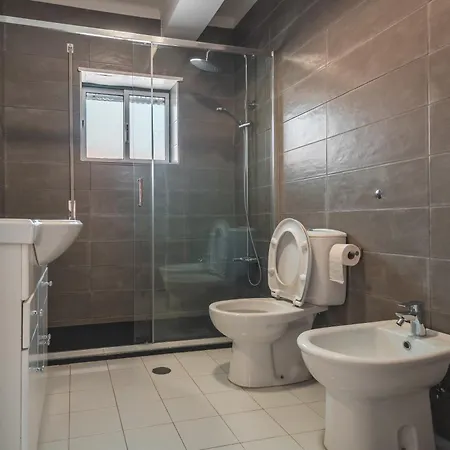 Paredes Surf House Hostel *