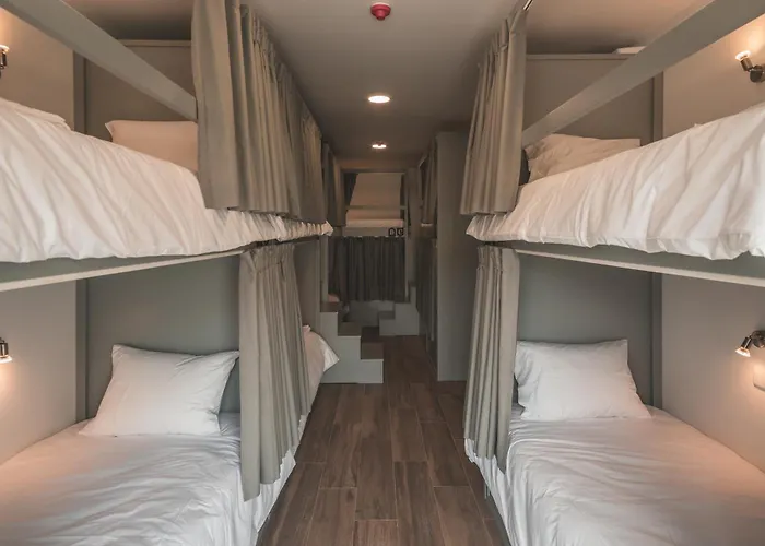 Paredes Surf House Hostel