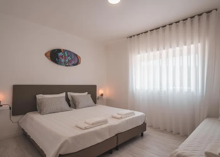 Albergue Paredes Surf House Pataias